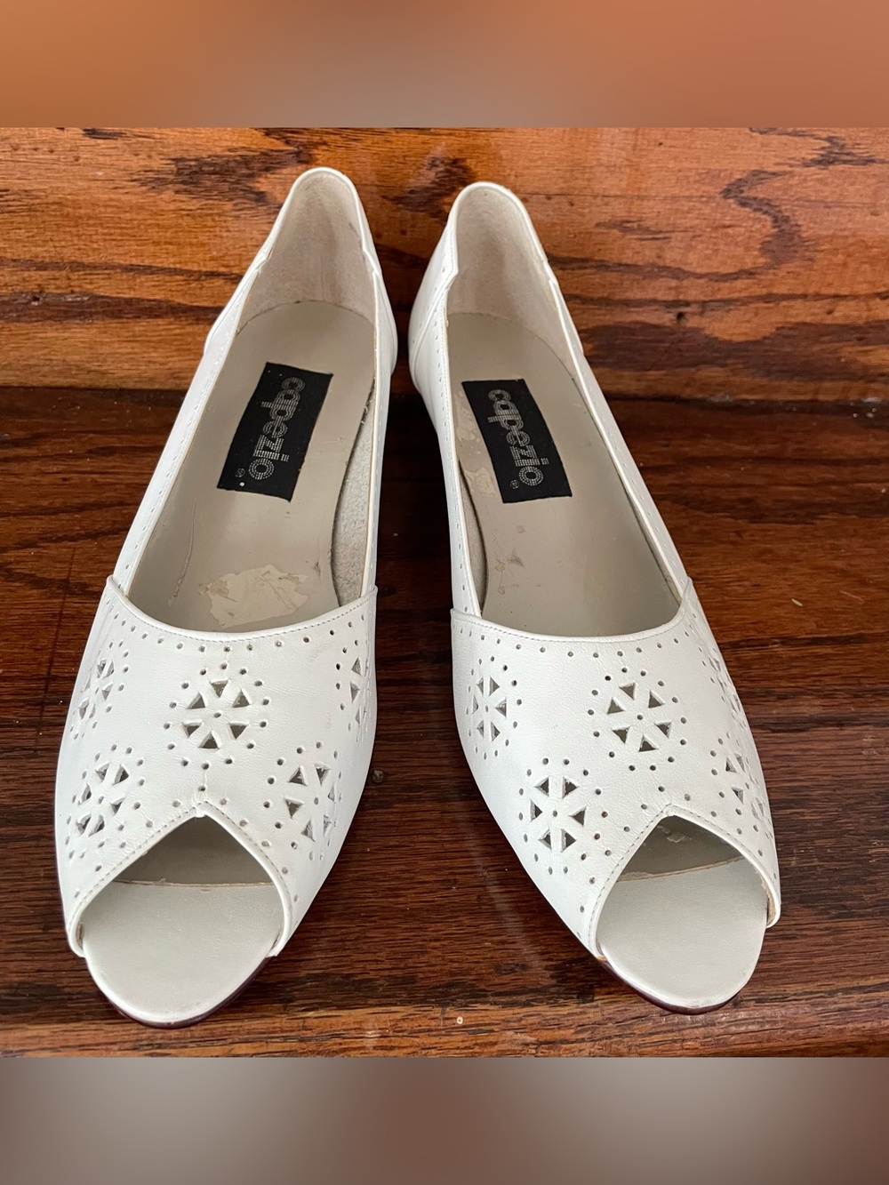 Vintage Capezio White Leather Peep Toe Kitten Heel Pumps Women’s Size 9M Cutout